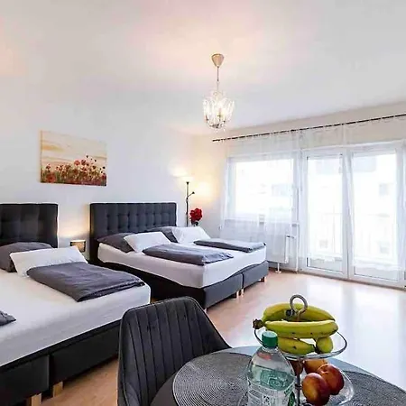 Modern & Bright +parking @kurfuerstendamm Apartment *
