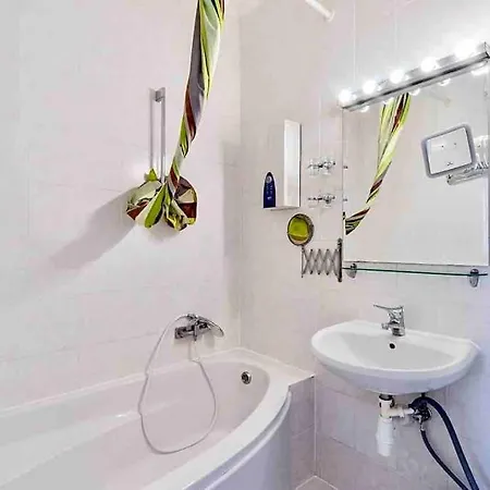 Apartment Modern & Bright +parking @kurfuerstendamm *