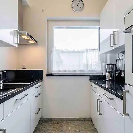 Modern & Bright +parking @kurfuerstendamm Apartment