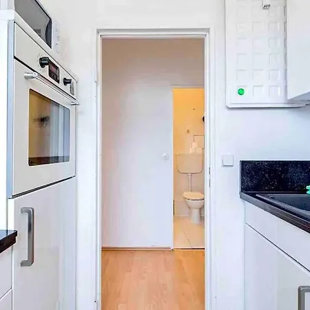 Apartment Modern & Bright +parking @kurfuerstendamm