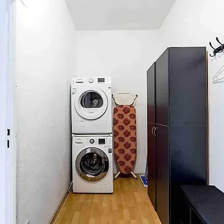 Modern & Bright +parking @kurfuerstendamm Apartment *