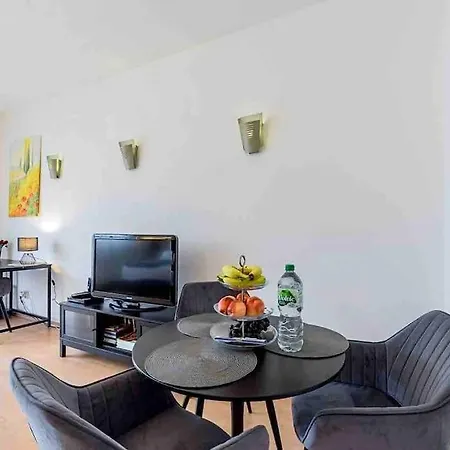 Modern & Bright +parking @kurfuerstendamm *